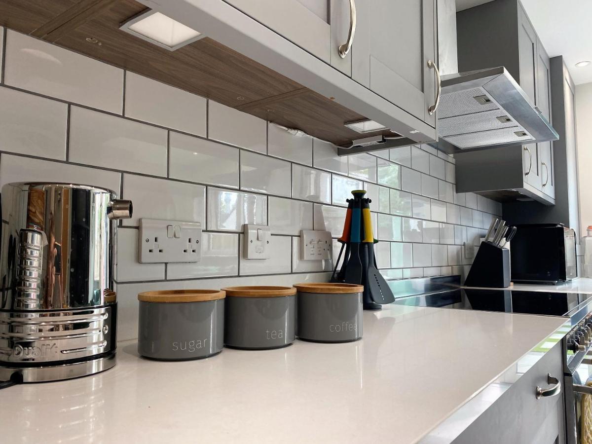 Superb Townhouse Near Vibrant Gloucester Road Bristol Eksteriør billede