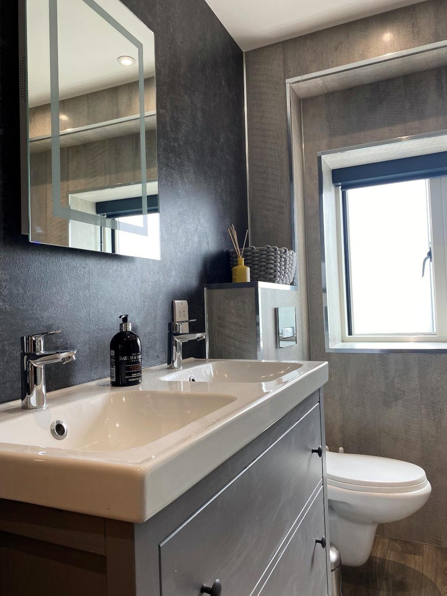 Superb Townhouse Near Vibrant Gloucester Road Bristol Eksteriør billede