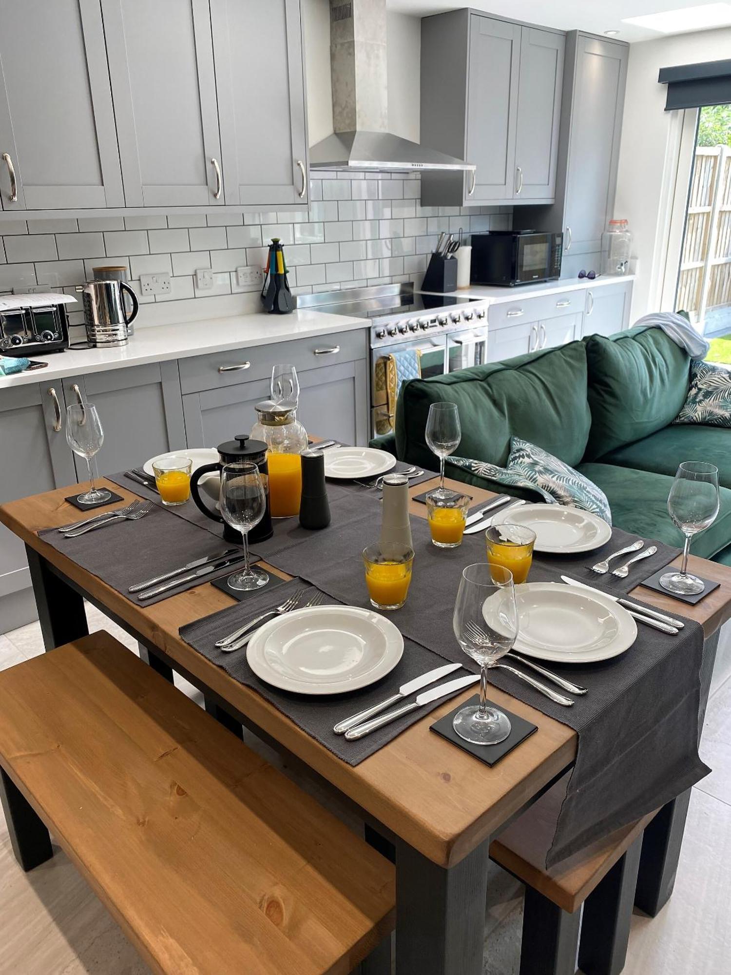 Superb Townhouse Near Vibrant Gloucester Road Bristol Eksteriør billede