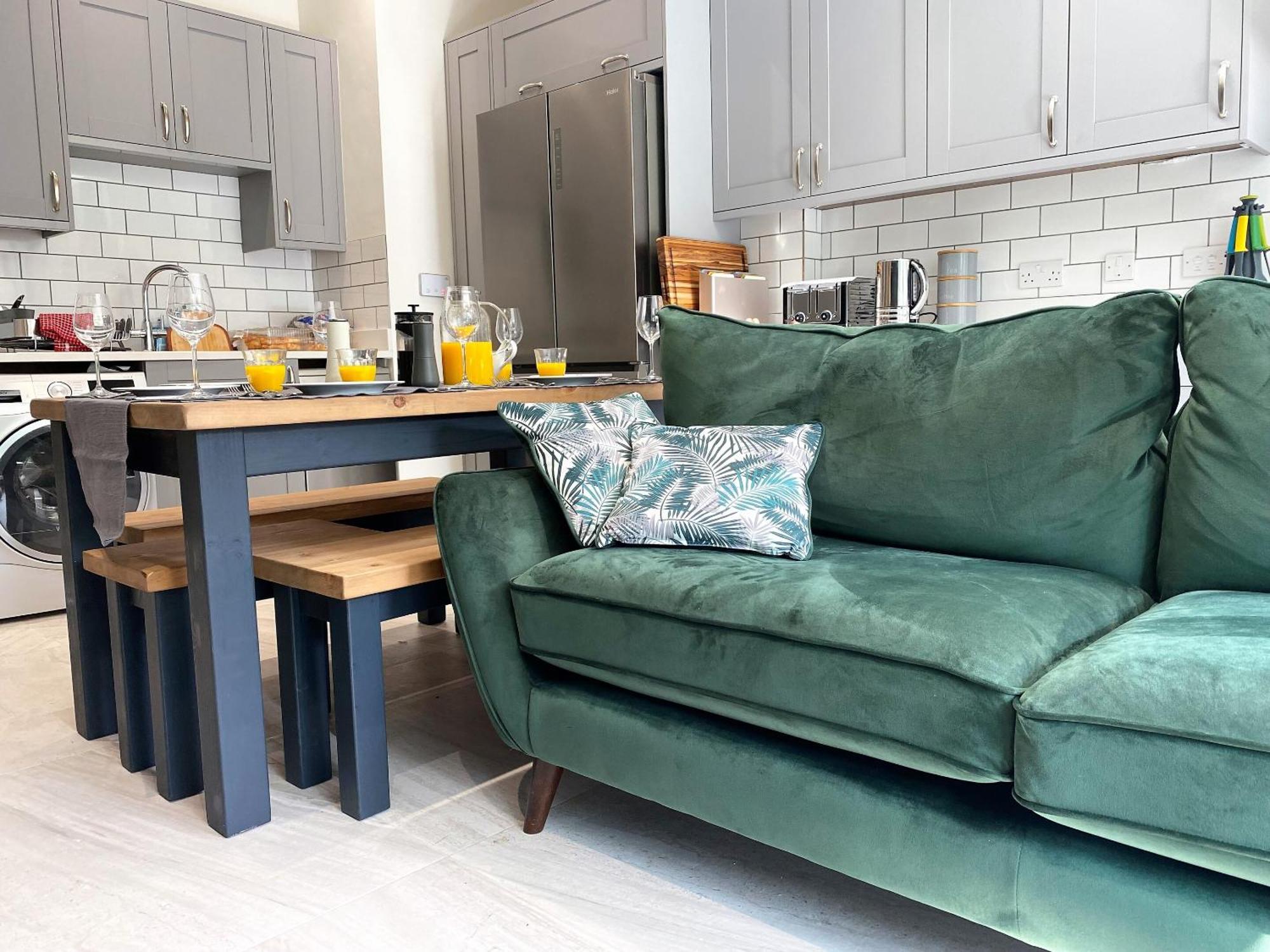 Superb Townhouse Near Vibrant Gloucester Road Bristol Eksteriør billede
